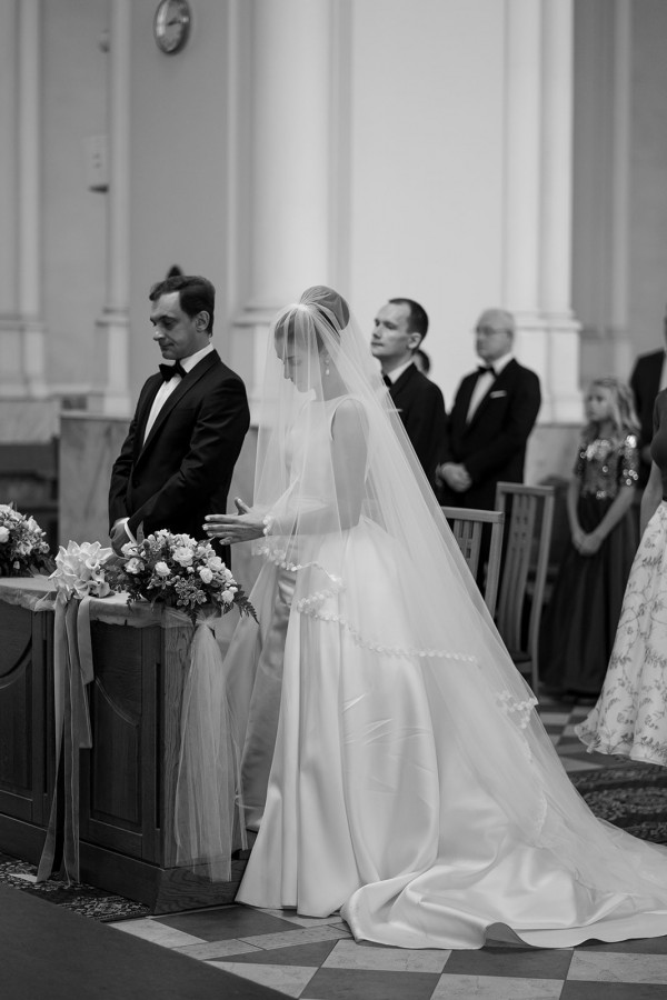 Свадьба в католическом соборе в Москве