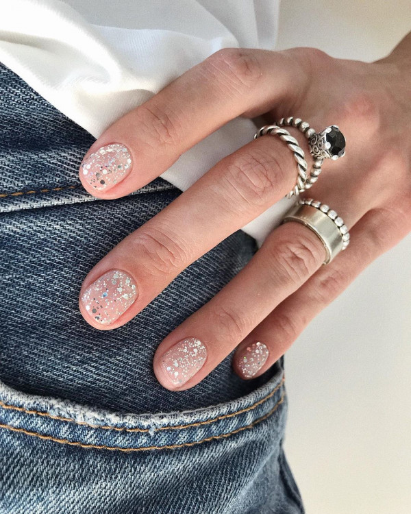 Свадебный маникюр с блестками