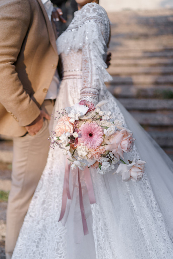 Нежная свадьба с оттенком бохо на берегу