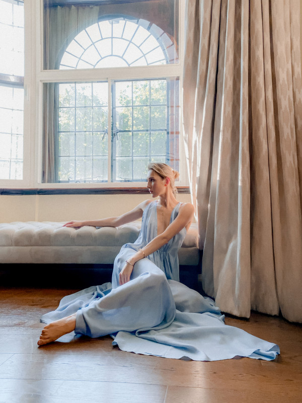 Воздушное платье и солнечный свет — все,