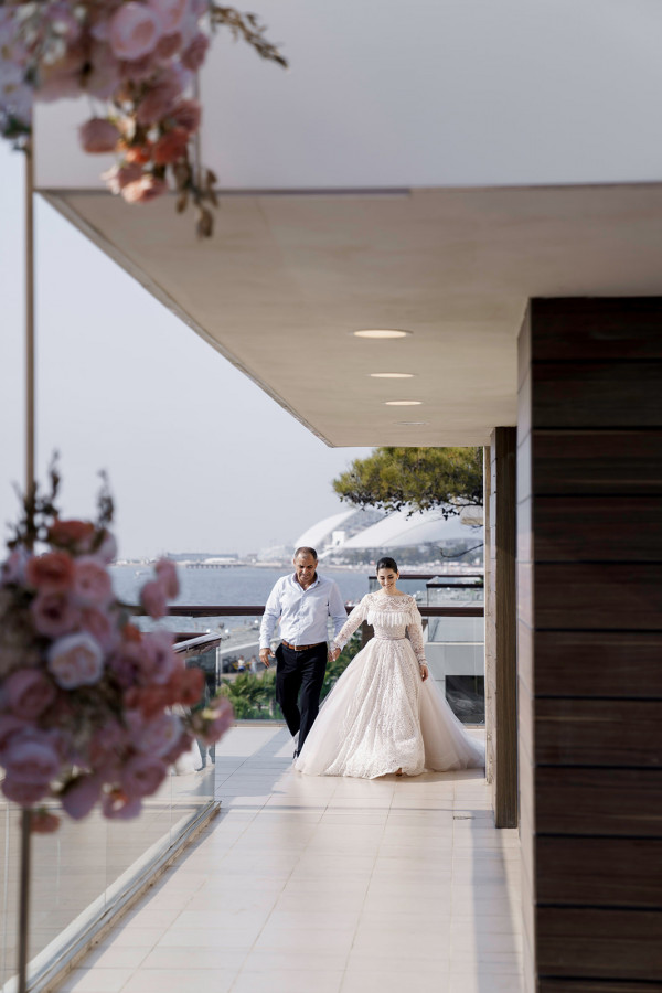 Нежная свадьба с оттенком бохо на берегу