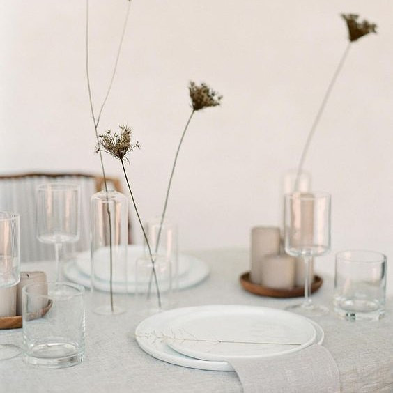 Лаконичная свадебная сервировка для убежденных минималистов