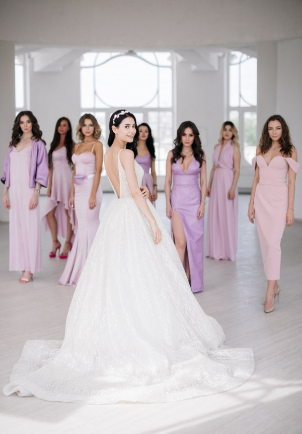 Родители помогают в подготовке к свадьбе. Как