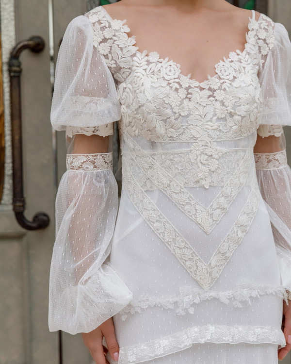 Платья с выразительными деталями для летней свадьбы