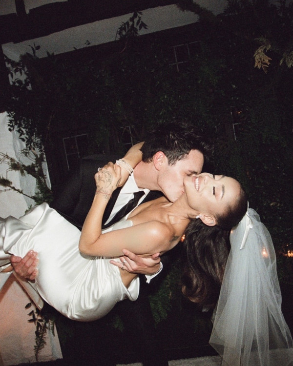 Ариана Гранде вышла замуж