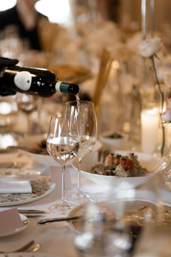 Камерная свадьба в ресторане Butler со свечами