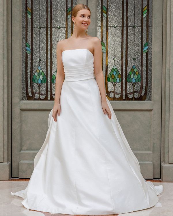 Платья с выразительными деталями для летней свадьбы