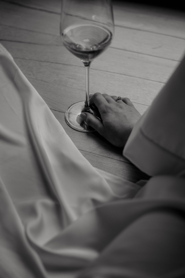 Вулканический песок и хрупкие цветы на свадьбе