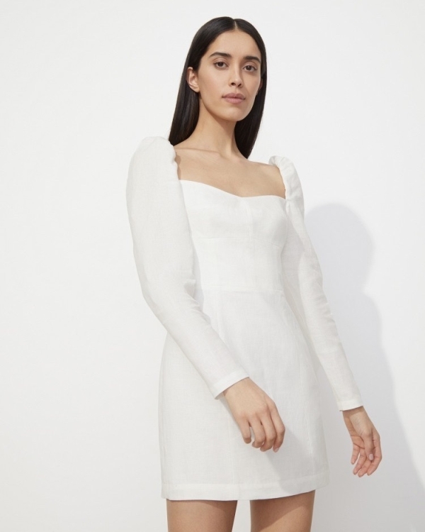 Белые платья из хлопка и льна для