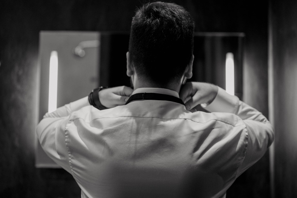 Вулканический песок и хрупкие цветы на свадьбе