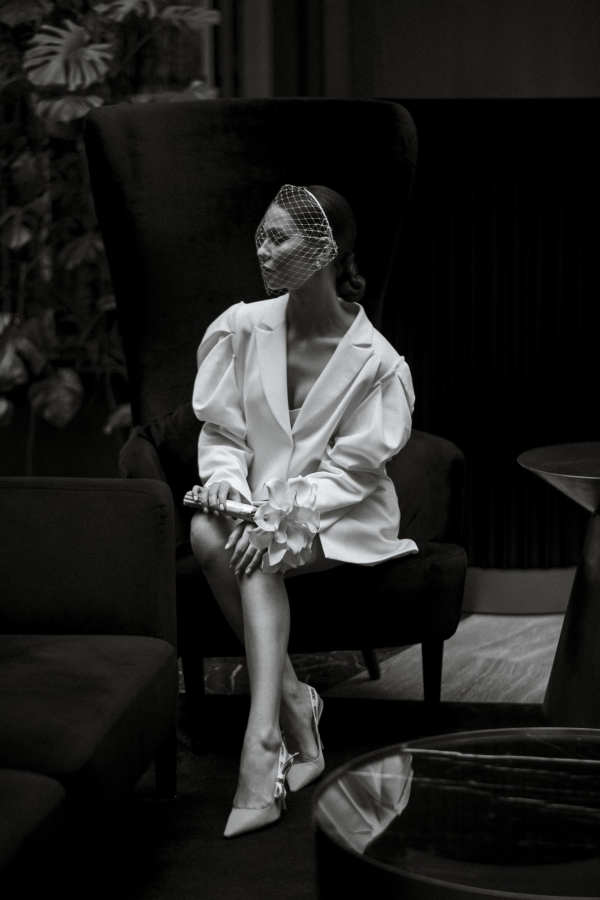 Эстетичная свадебная фотосессия в дождливом Санкт-Петербурге