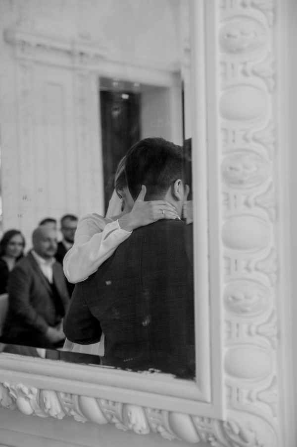 Вулканический песок и хрупкие цветы на свадьбе