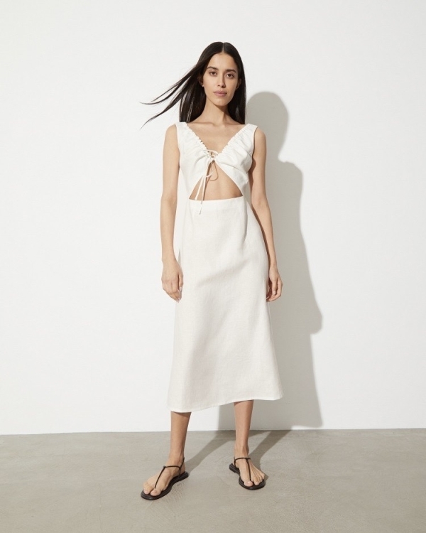 Белые платья из хлопка и льна для