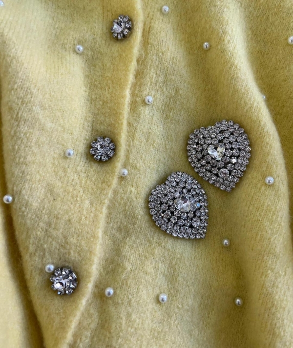 Большие серьги — самый стильный аксессуар для лаконичного