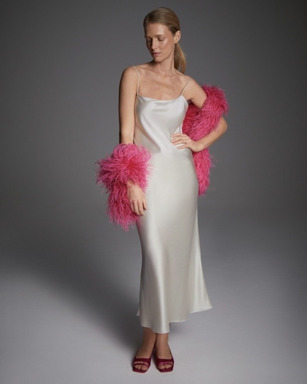 Платье-комбинация — универсальный вариант для утра невесты