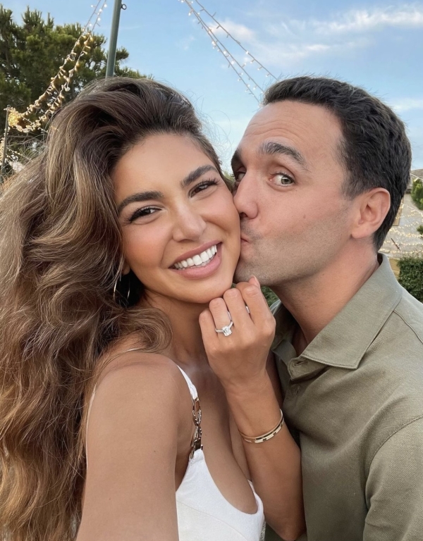 Ring selfie: как красиво рассказать о помолвке