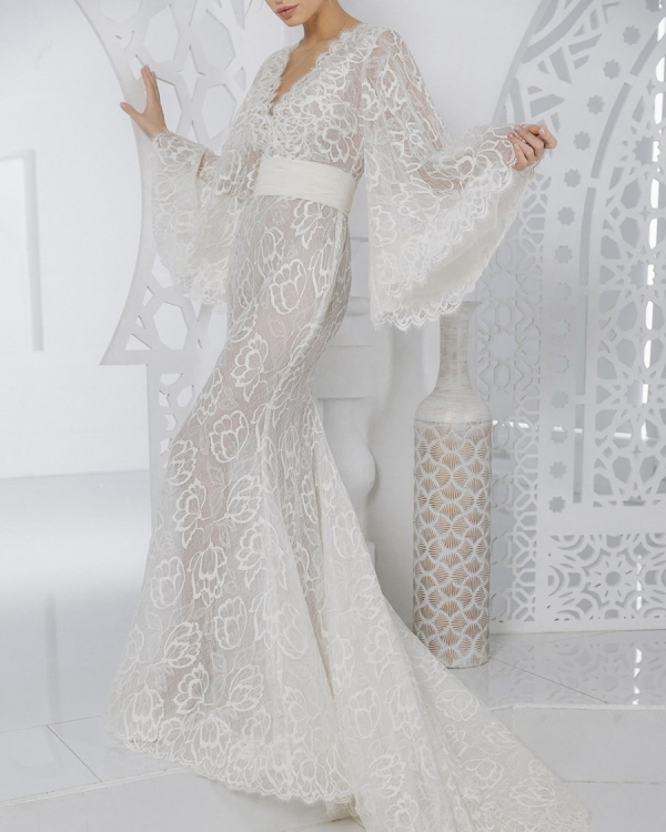 Ручная вышивка и полупрозрачные ткани в новой