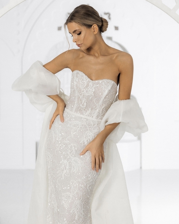 Ручная вышивка и полупрозрачные ткани в новой