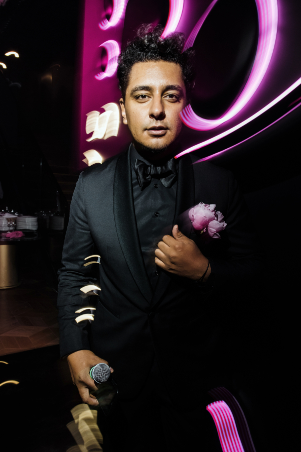 Ведущие Адис Маммо