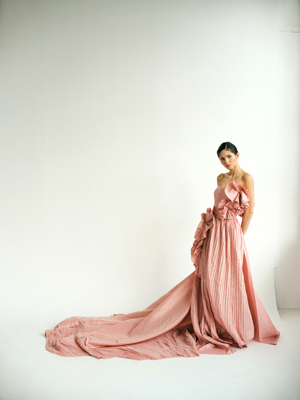 Нежный референс для фотосессии невесты в твоческом