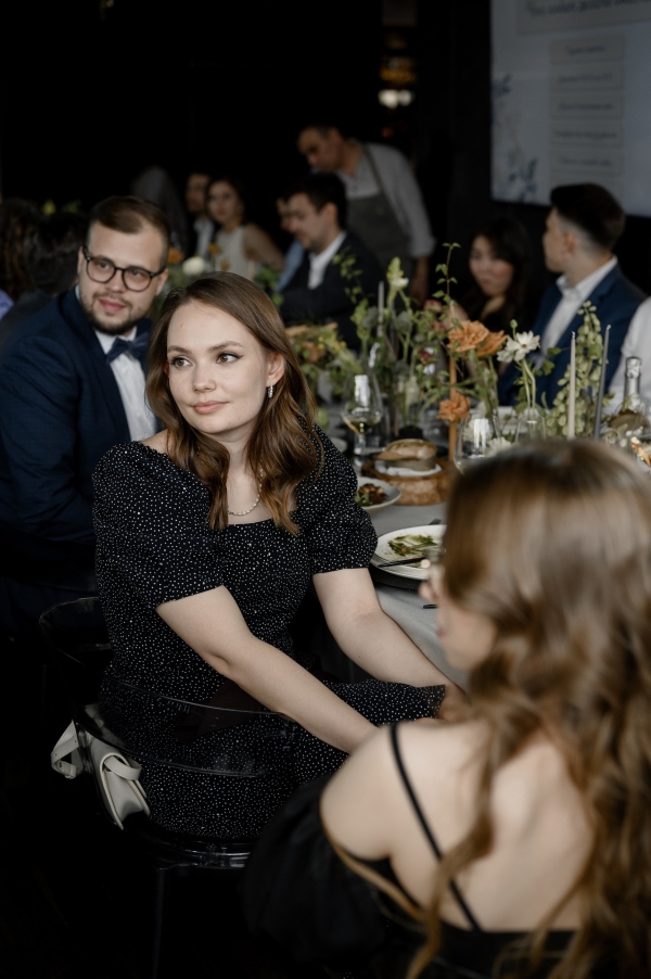 Вулканический песок и хрупкие цветы на свадьбе