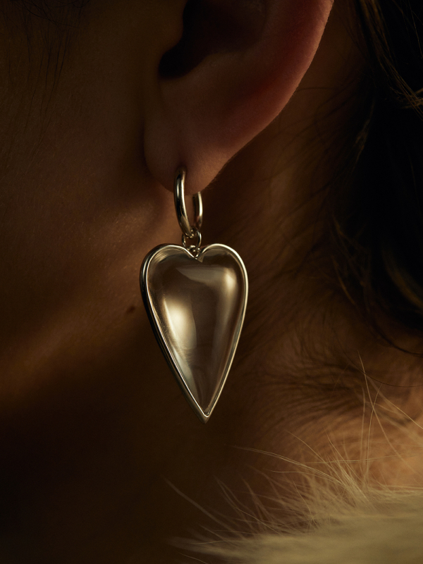 Большие серьги — самый стильный аксессуар для лаконичного