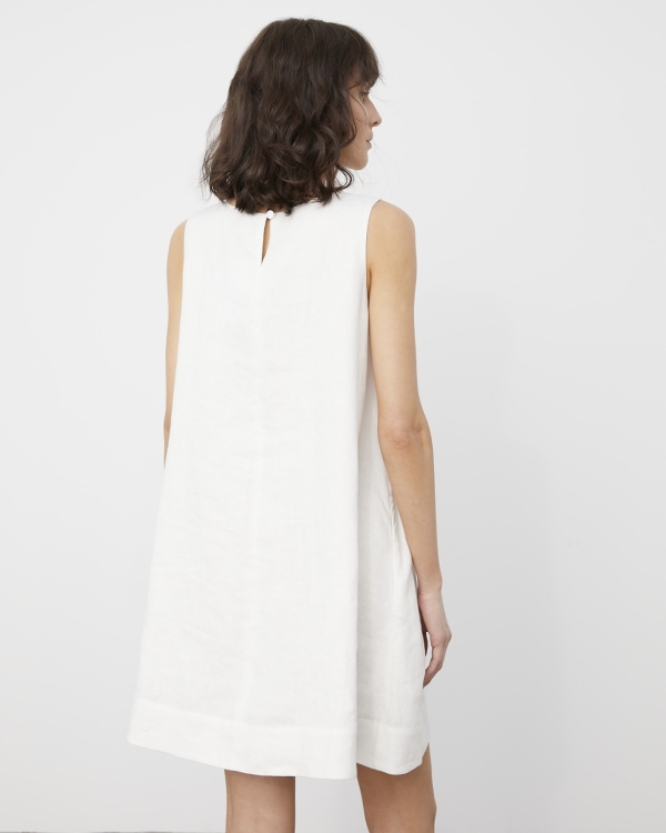 Белые платья из хлопка и льна для