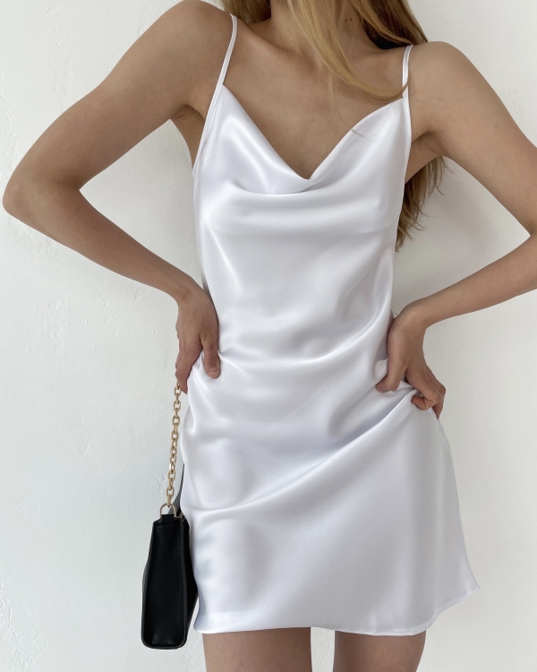 Платье-комбинация — универсальный вариант для утра невесты