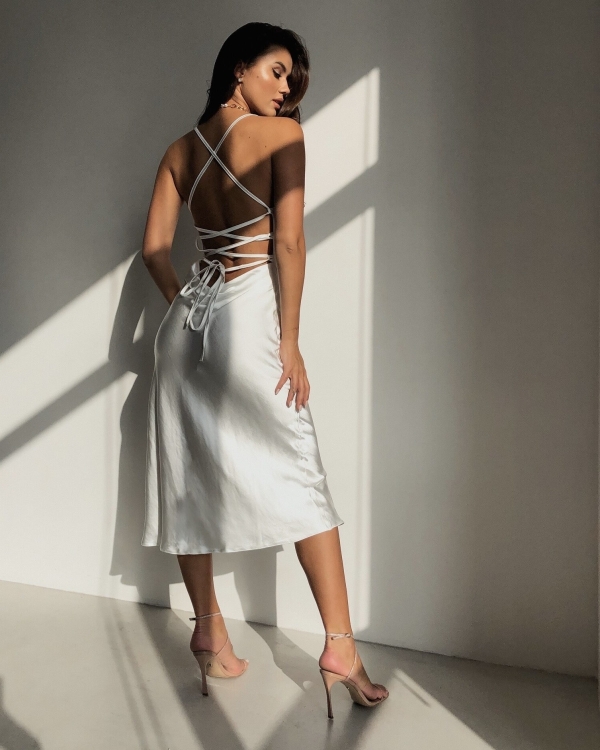 Платье-комбинация — универсальный вариант для утра невесты