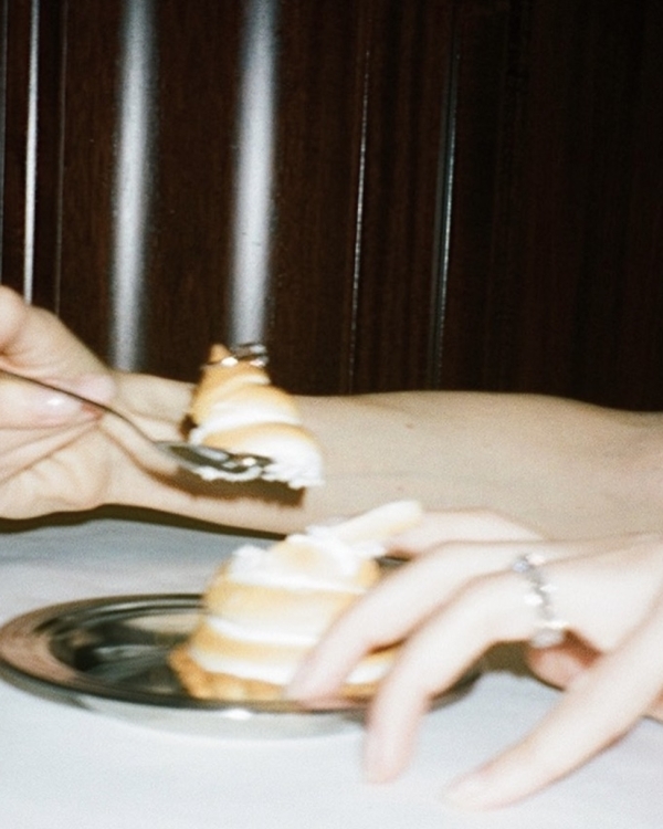 Ring selfie: как красиво рассказать о помолвке