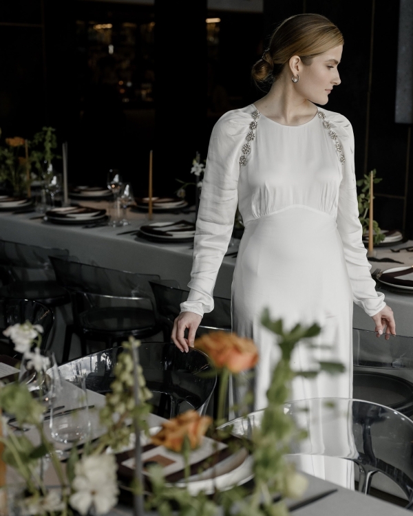 Вулканический песок и хрупкие цветы на свадьбе