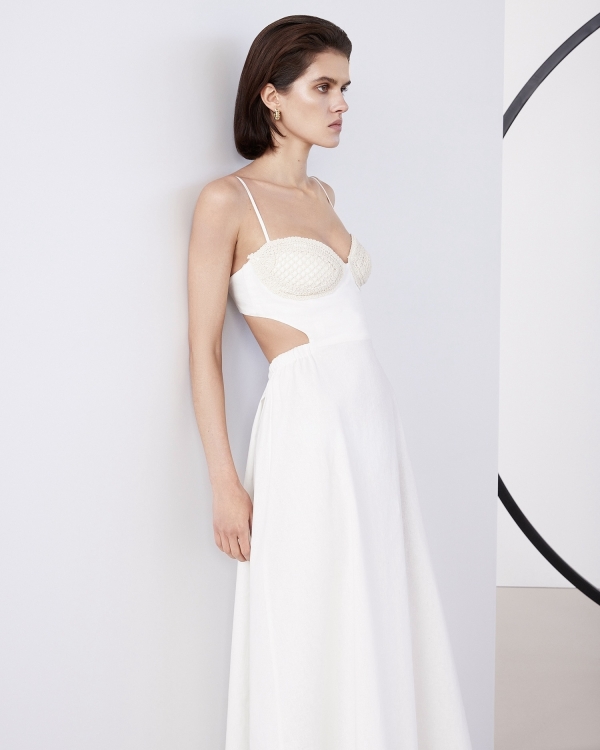 Белые платья из хлопка и льна для