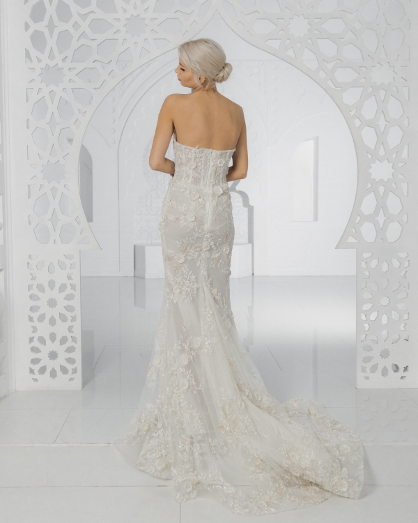 Ручная вышивка и полупрозрачные ткани в новой