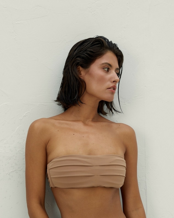 Асимметрия, шнурки и яркие цвета: 22 стильных