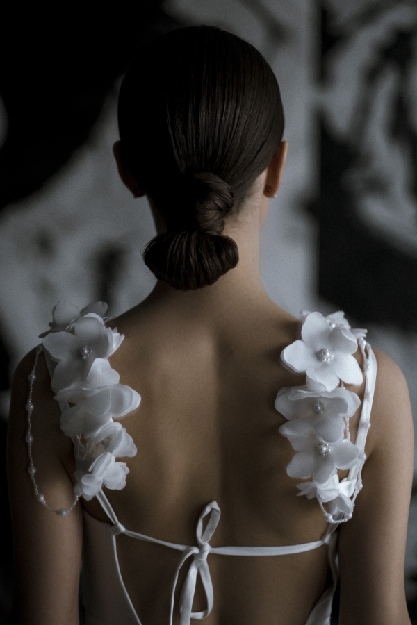 Эстетичная свадебная фотосессия в дождливом Санкт-Петербурге