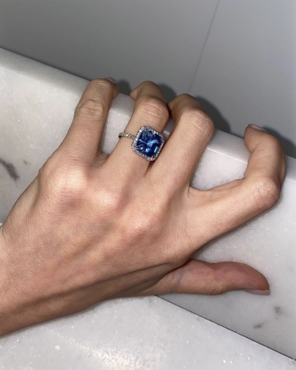 Ring selfie: как красиво рассказать о помолвке