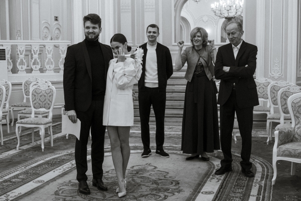 Эстетичная свадебная фотосессия в дождливом Санкт-Петербурге