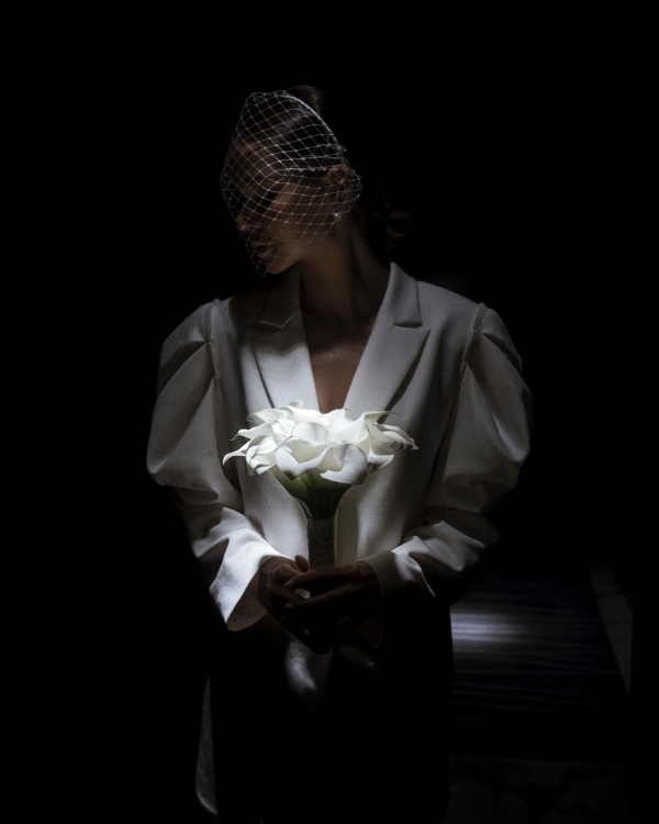 Эстетичная свадебная фотосессия в дождливом Санкт-Петербурге