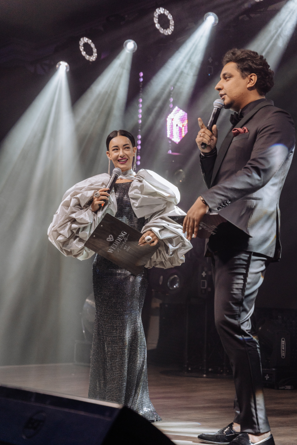 Ведущие Адис Маммо