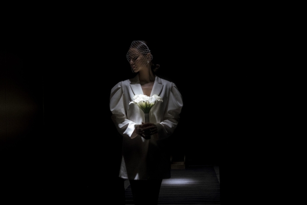 Эстетичная свадебная фотосессия в дождливом Санкт-Петербурге