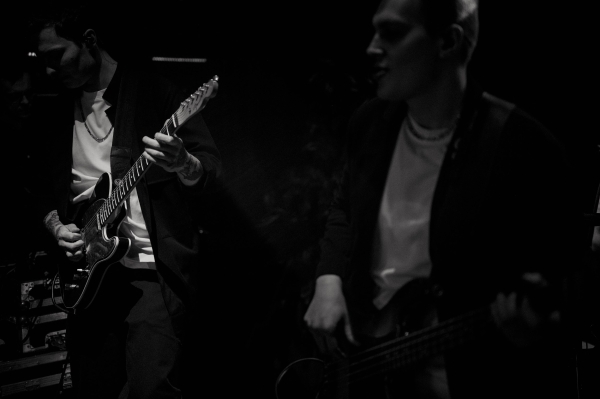 Вулканический песок и хрупкие цветы на свадьбе