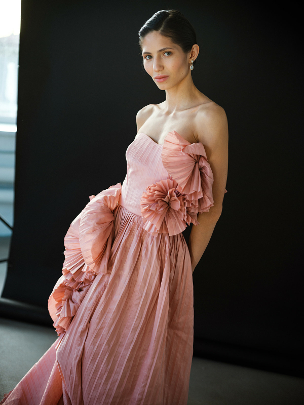 Нежный референс для фотосессии невесты в твоческом