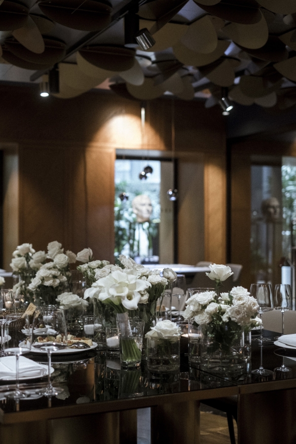 Эстетичная свадебная фотосессия в дождливом Санкт-Петербурге