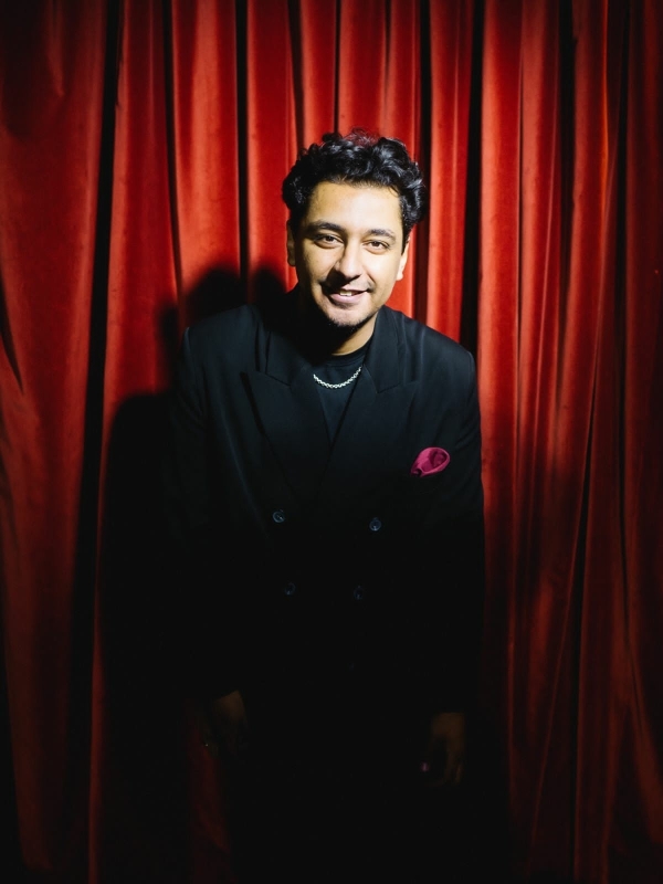 Ведущие Адис Маммо