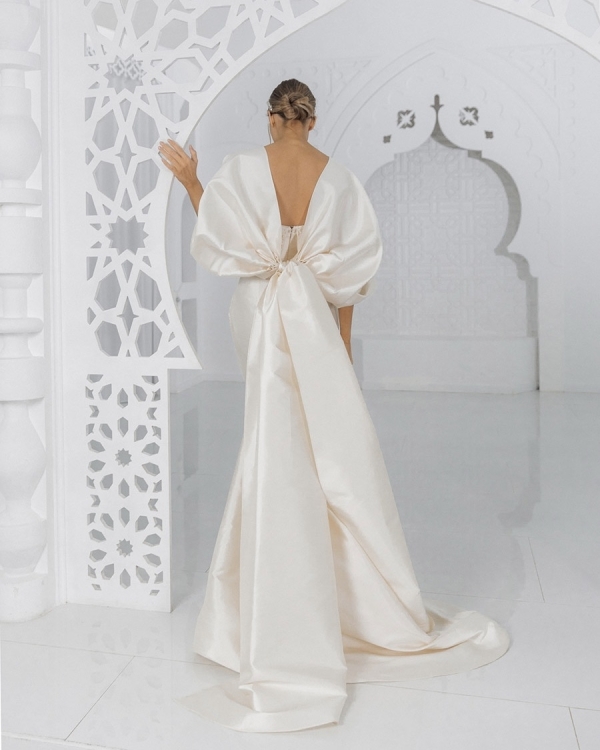 Ручная вышивка и полупрозрачные ткани в новой