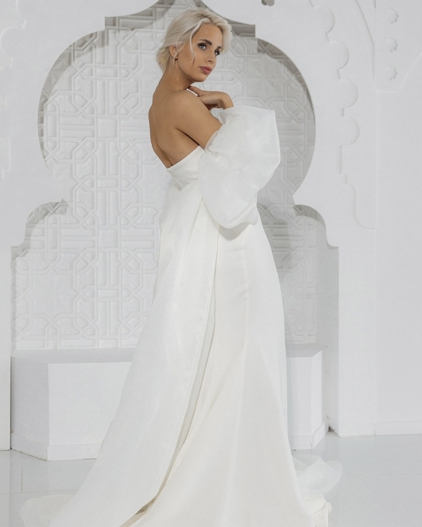 Ручная вышивка и полупрозрачные ткани в новой