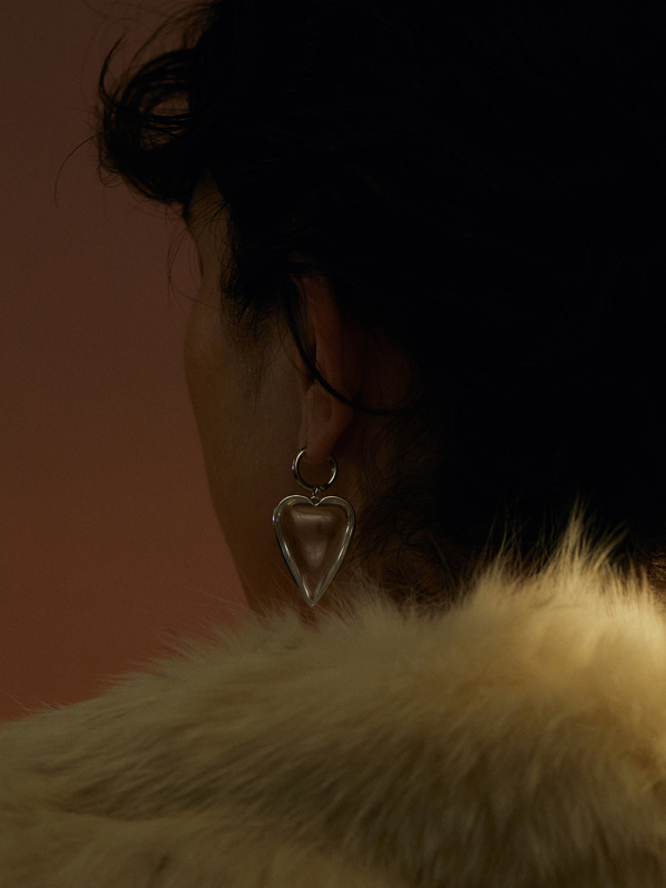 Большие серьги — самый стильный аксессуар для лаконичного