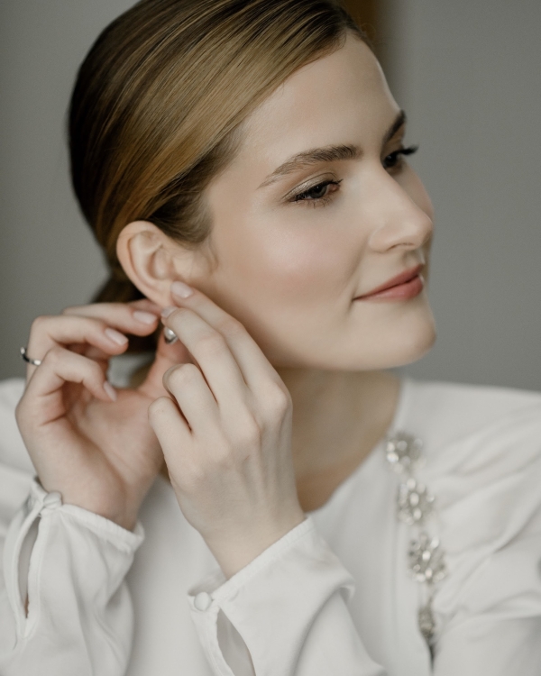 Вулканический песок и хрупкие цветы на свадьбе