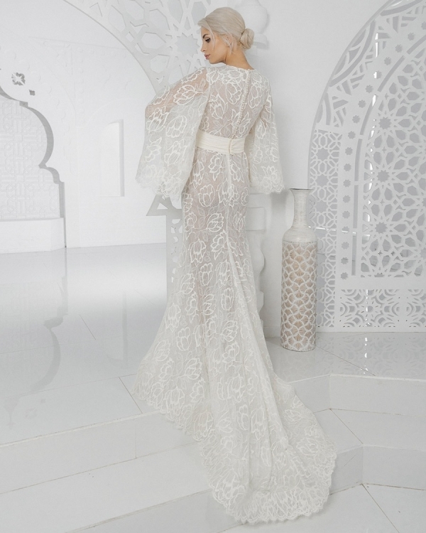 Ручная вышивка и полупрозрачные ткани в новой