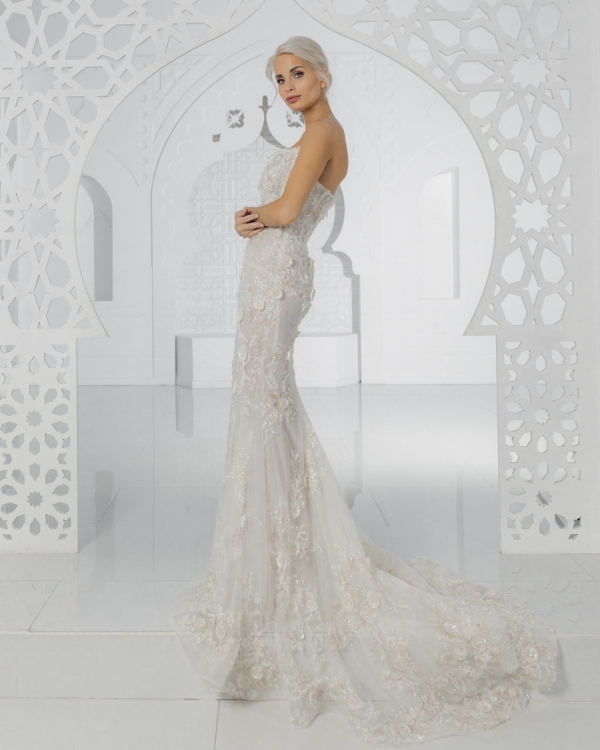 Ручная вышивка и полупрозрачные ткани в новой